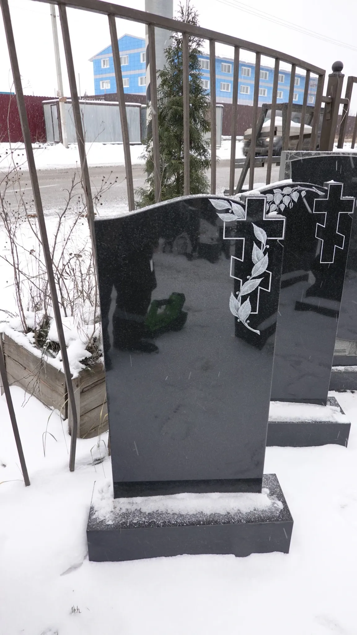 Памятник В1